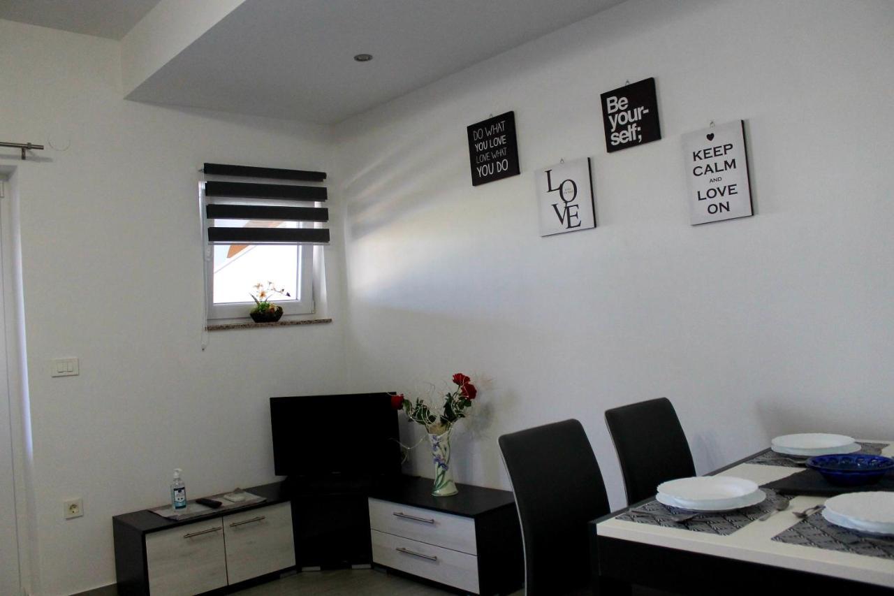 Apartmani Mladenka Малинська Екстер'єр фото