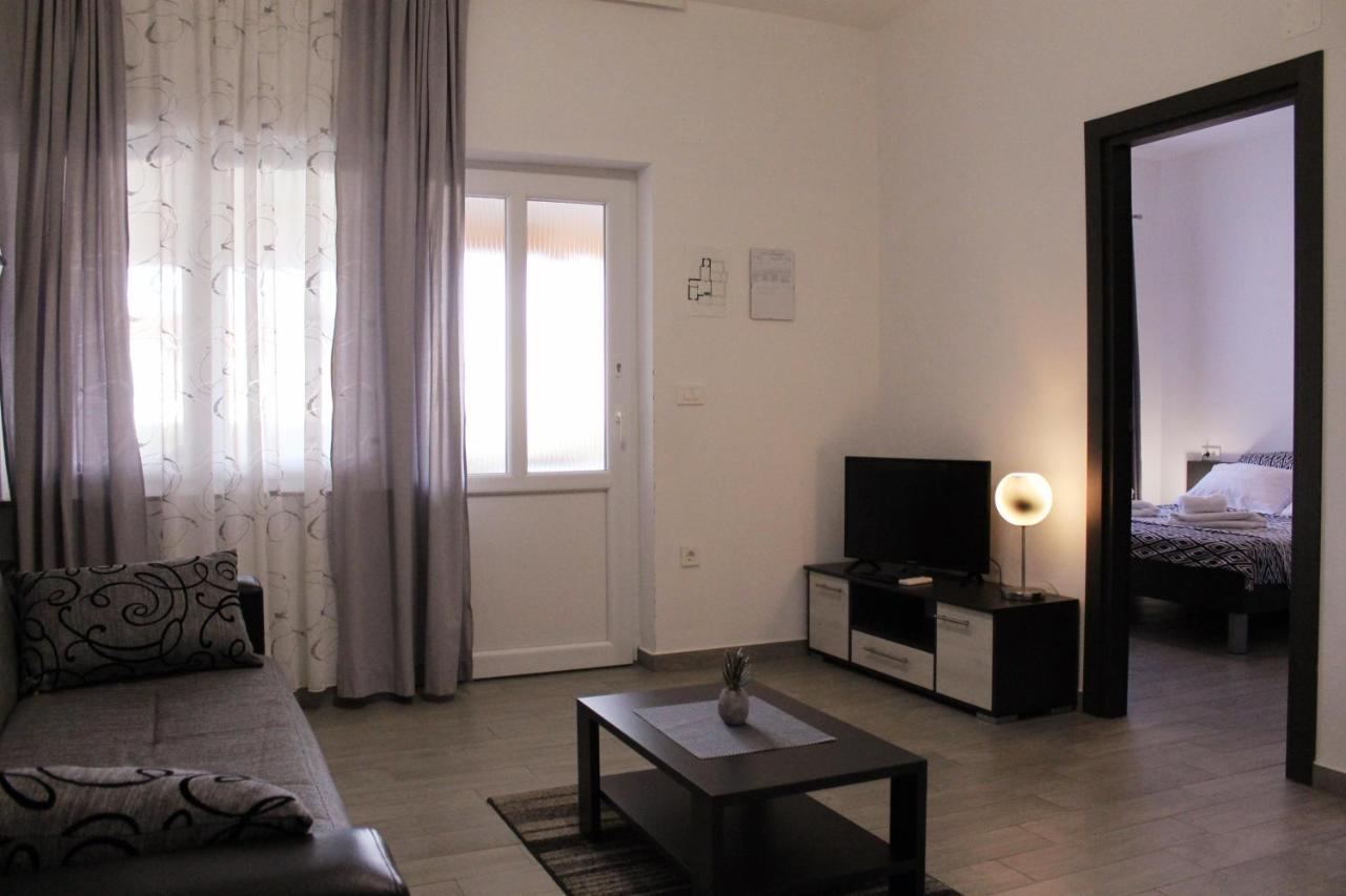 Apartmani Mladenka Малинська Екстер'єр фото