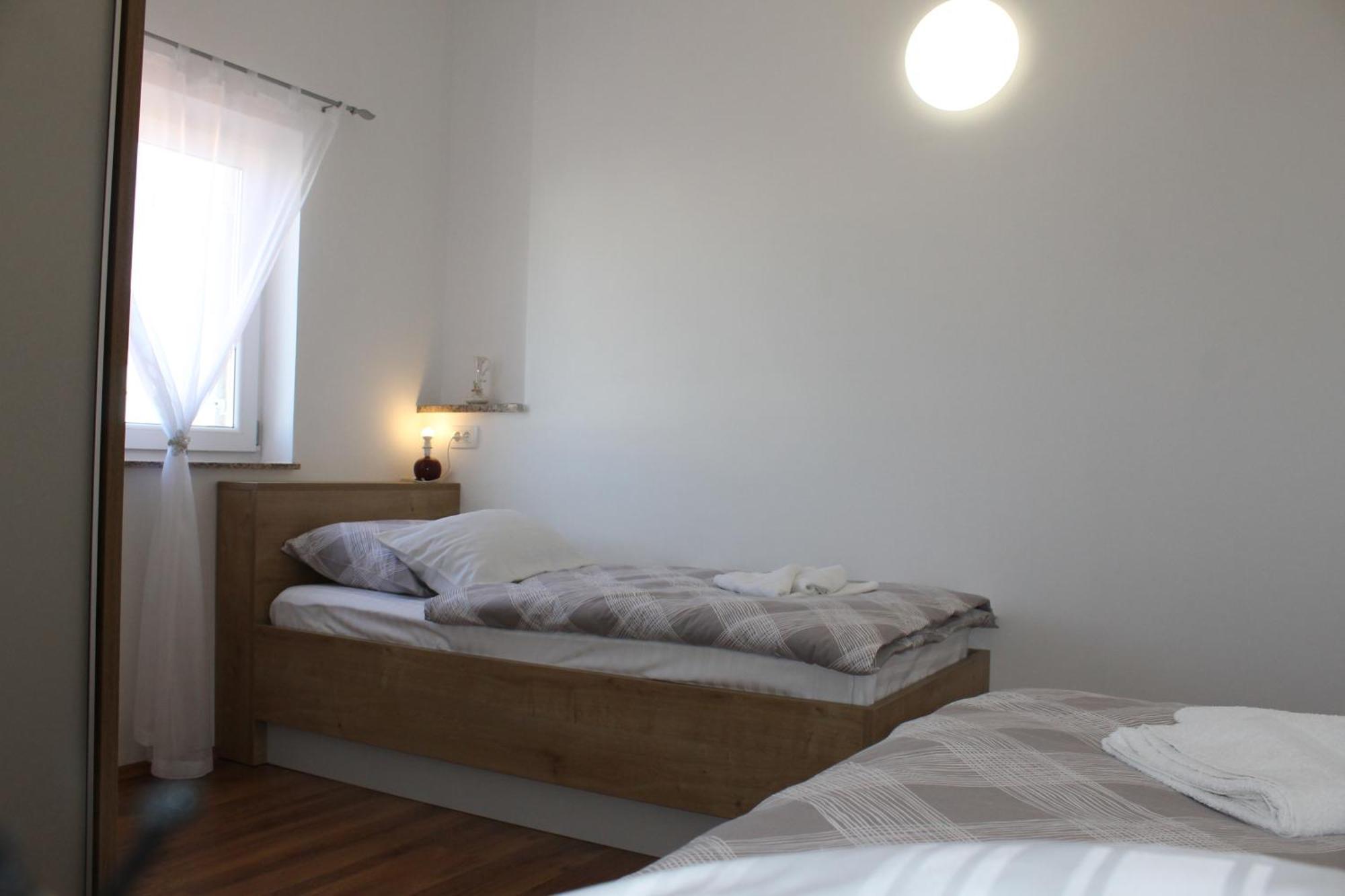 Apartmani Mladenka Малинська Екстер'єр фото